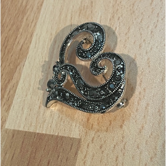 Vintage Marcasite Heart Black Asymmetrical Heart Brooch - Picture 8 of 8